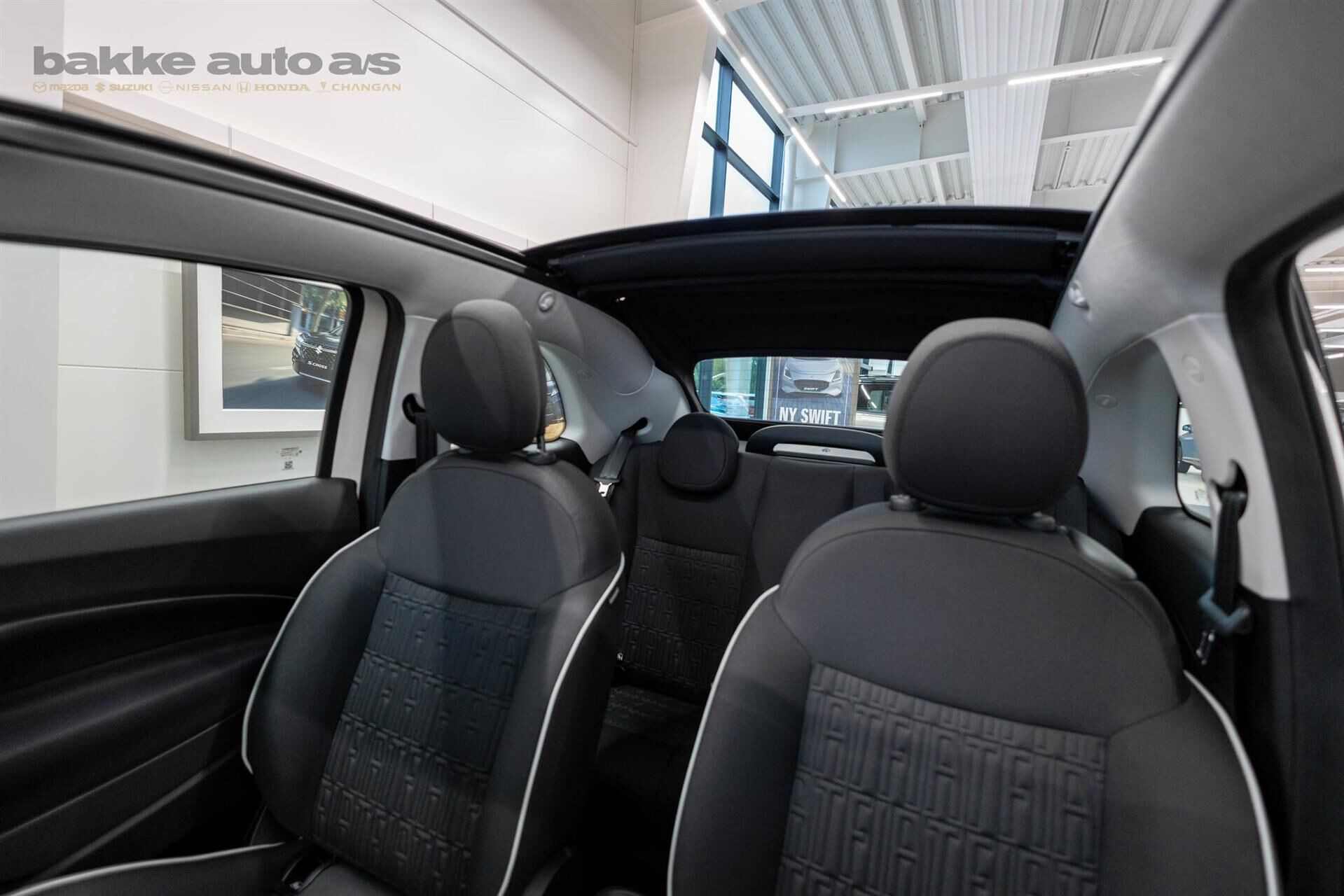 Hvid Fiat 500e fra 2023
