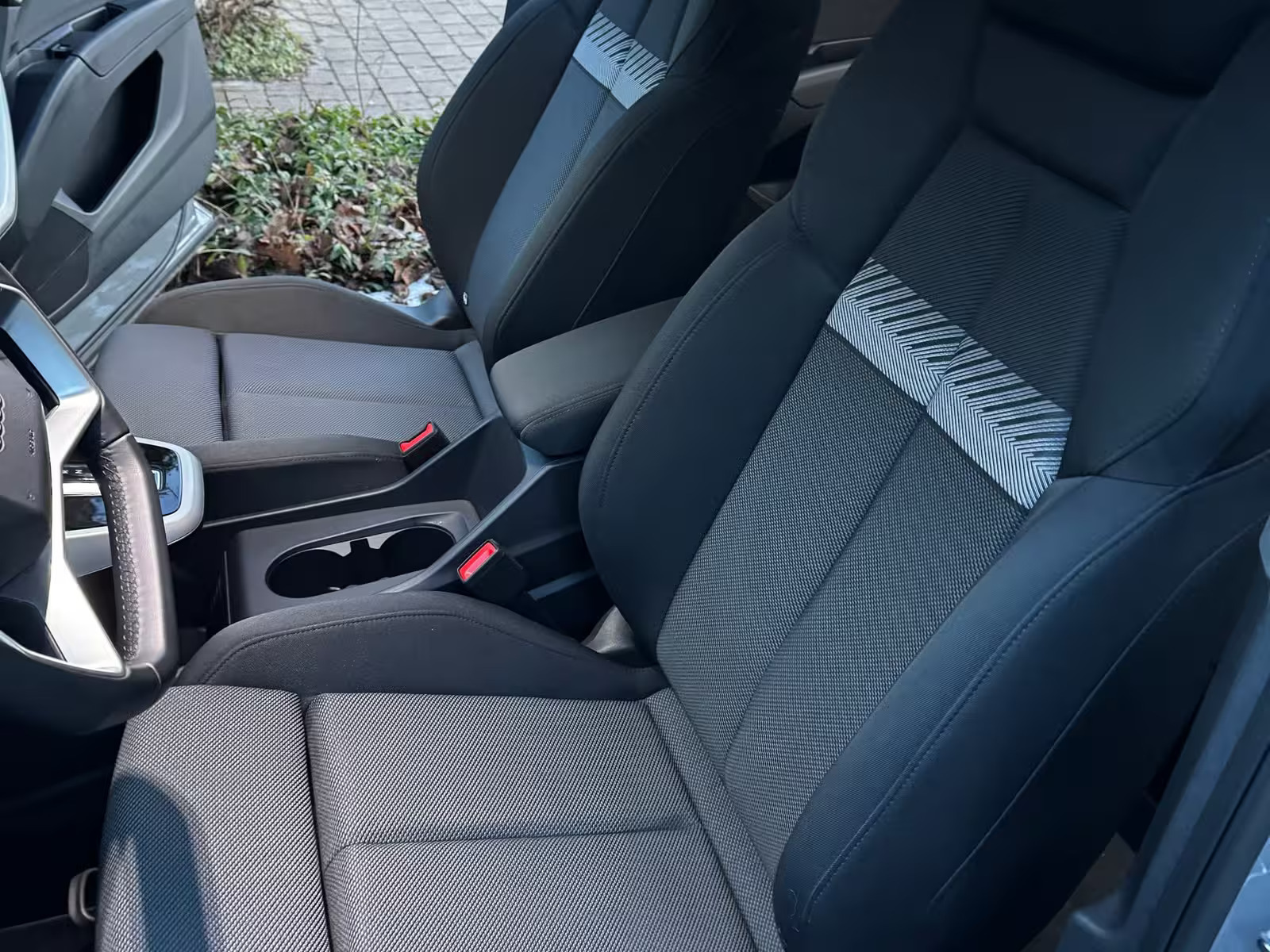Grå Audi Q4 e-tron fra 2025
