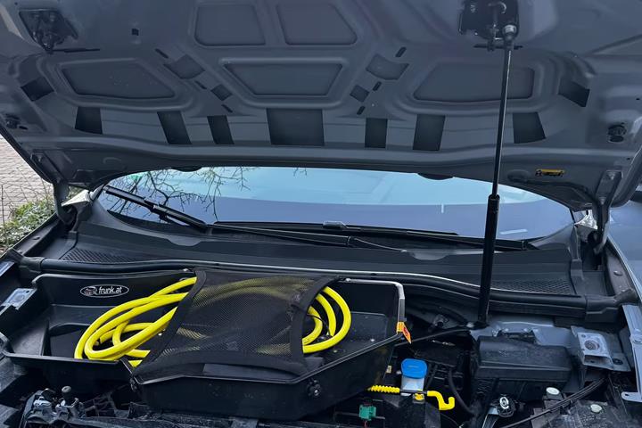 Grå Audi Q4 e-tron fra 2025
