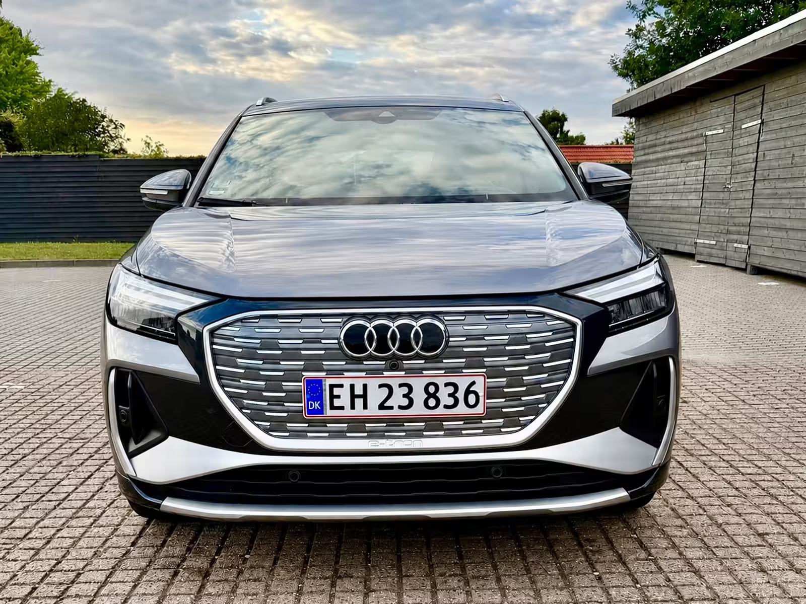 Grå Audi Q4 e-tron fra 2025