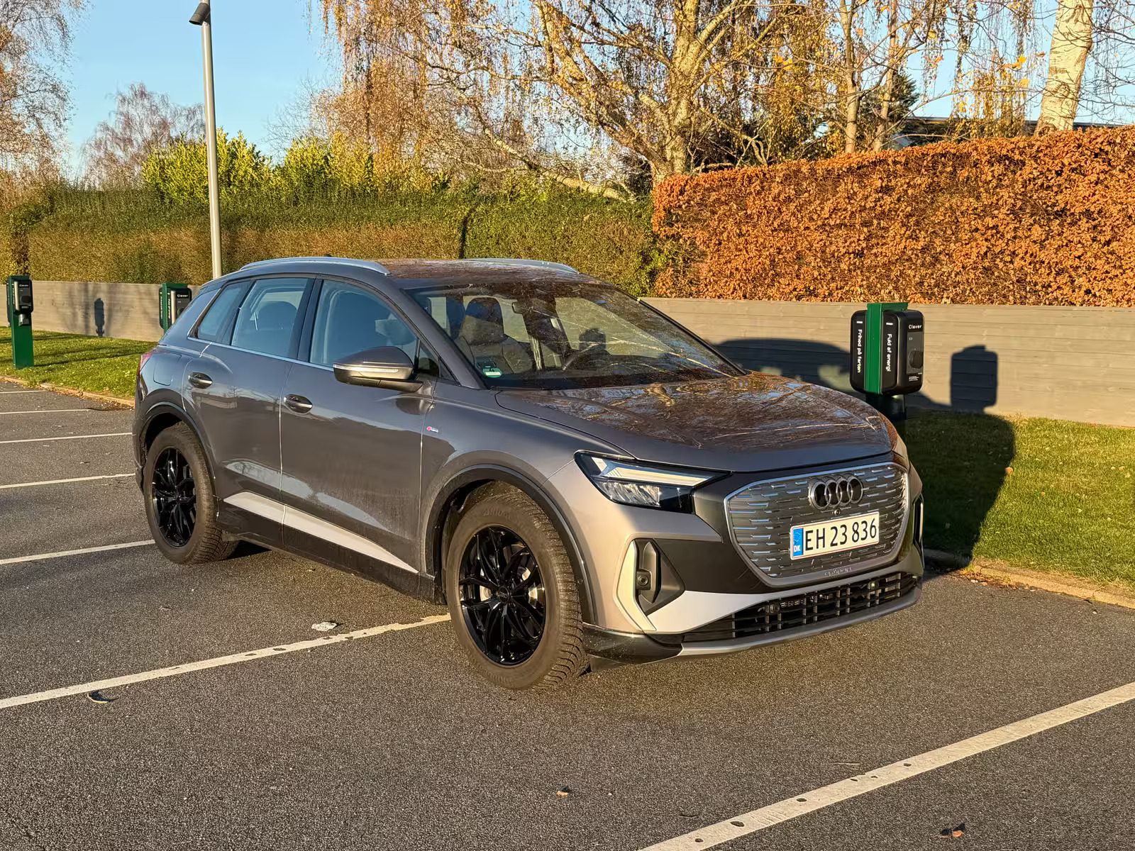 Grå Audi Q4 e-tron fra 2025