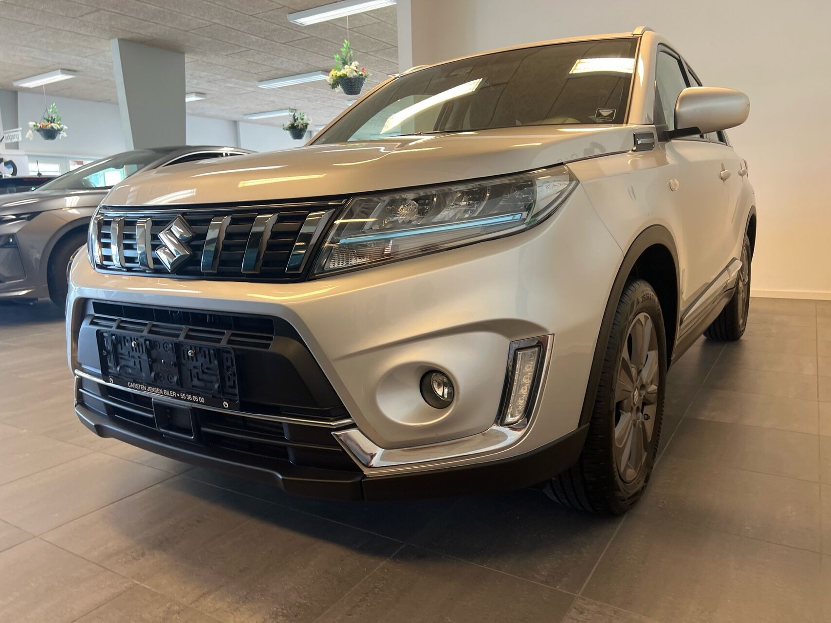Sølv Suzuki Vitara fra 2023