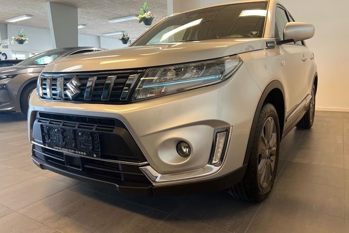 Sølv Suzuki Vitara fra 2023
