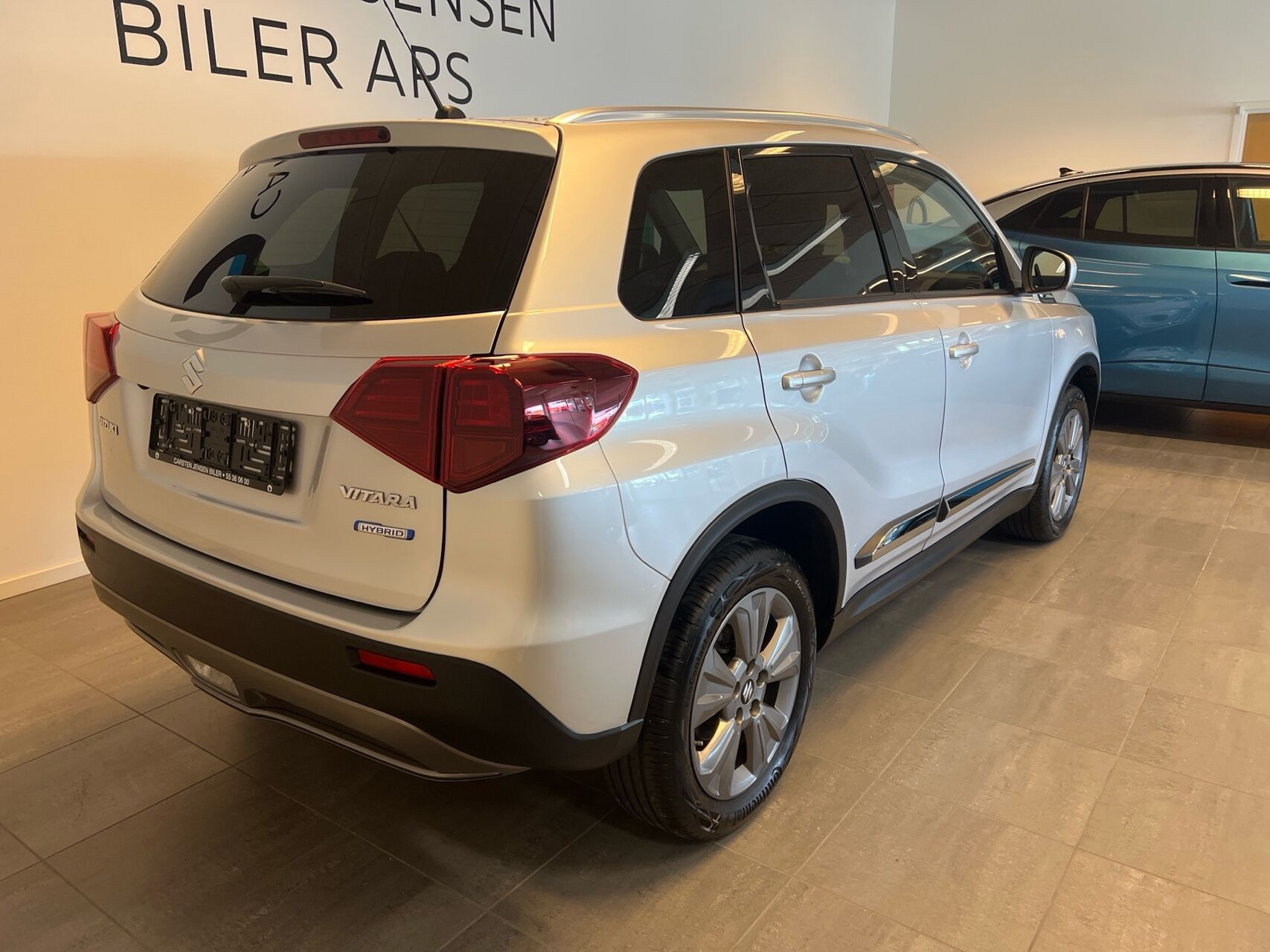Sølv Suzuki Vitara fra 2023