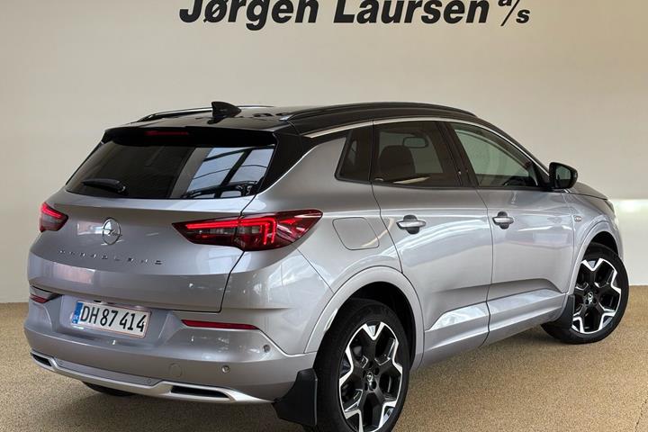 Grå Opel Grandland fra 2022