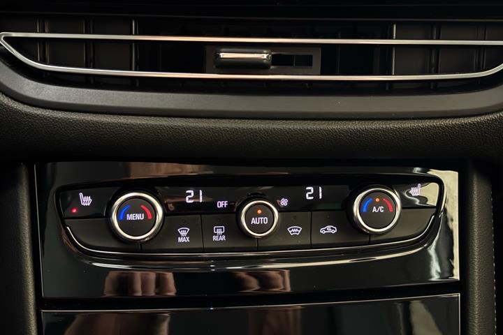 Grå Opel Grandland fra 2022