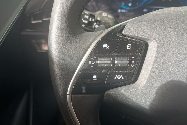 Rød Kia Niro fra 2022