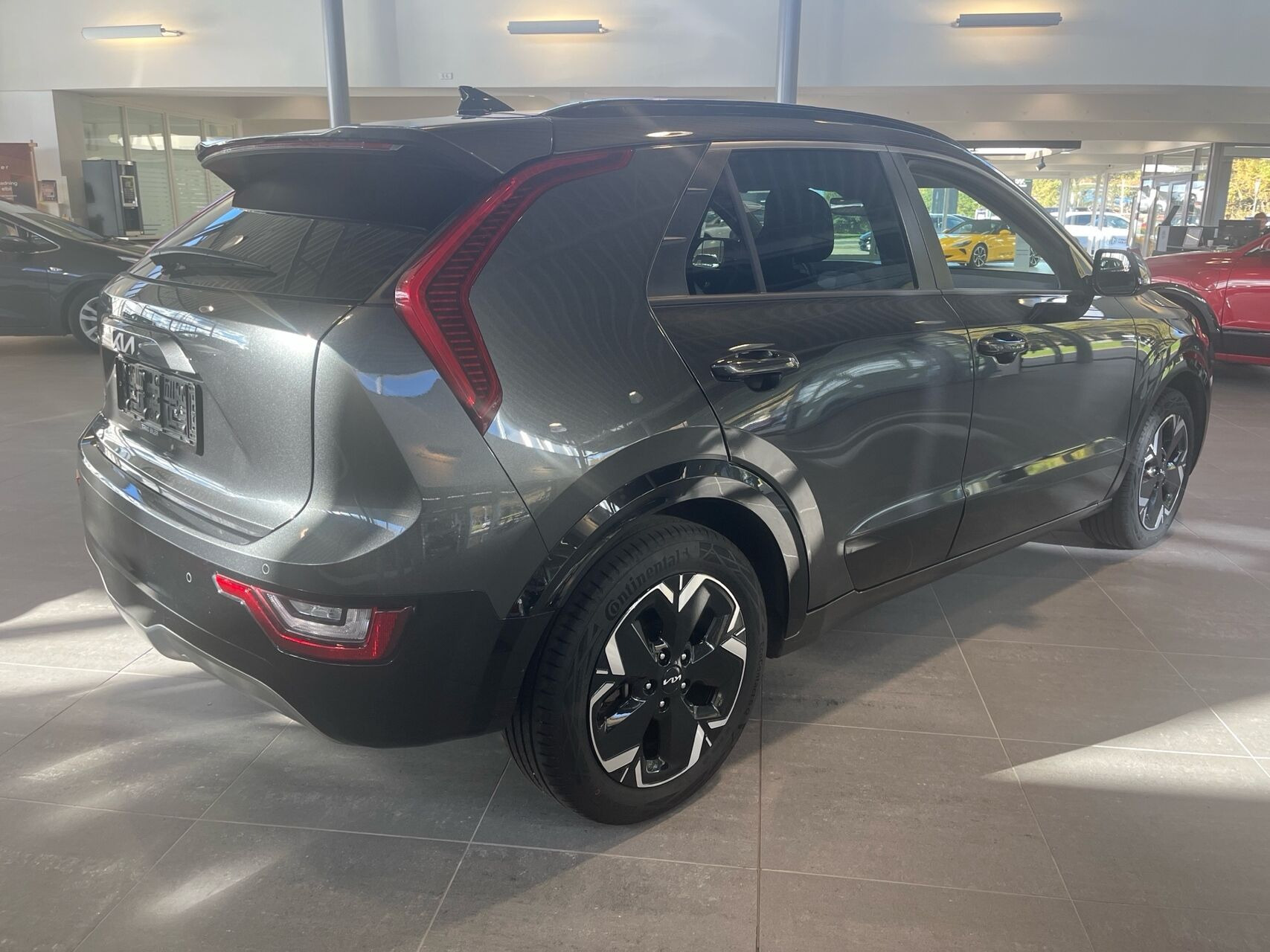 Grå Kia Niro EV fra 2023