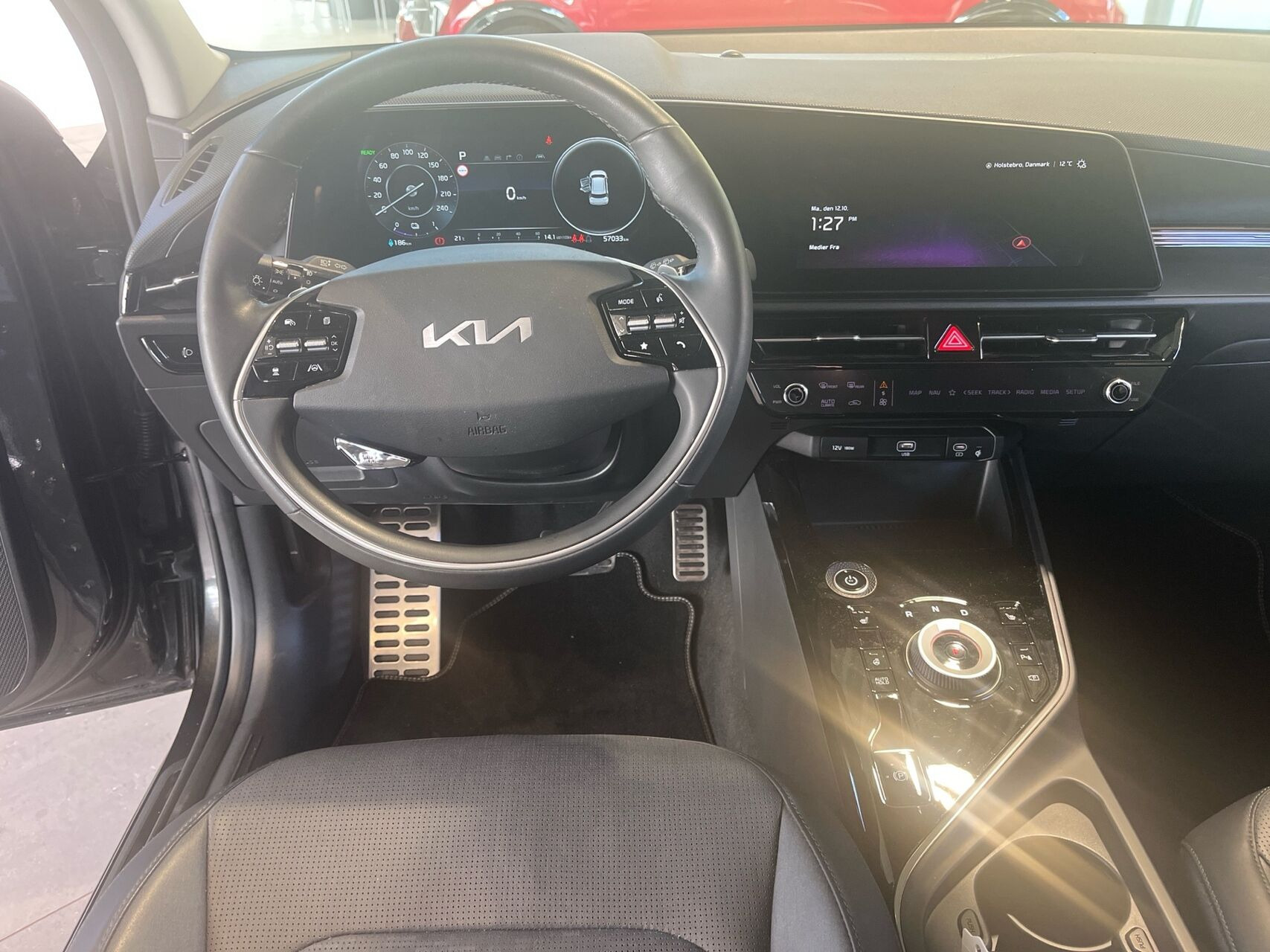 Grå Kia Niro EV fra 2023