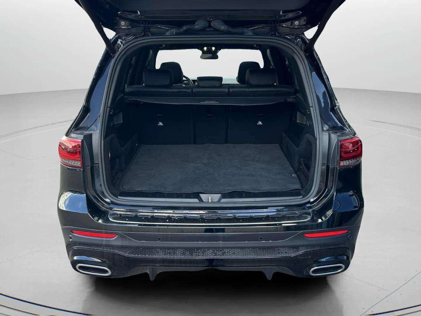 Sort Mercedes GLB250 fra 2021