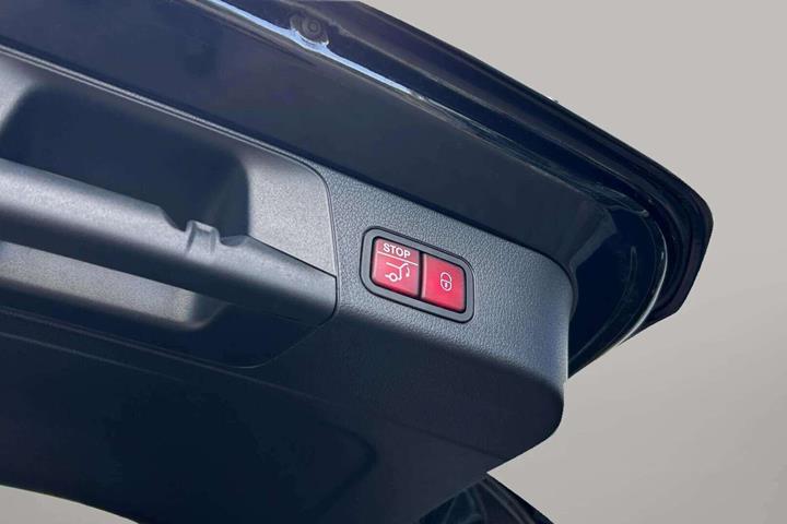 Sort Mercedes GLB250 fra 2021