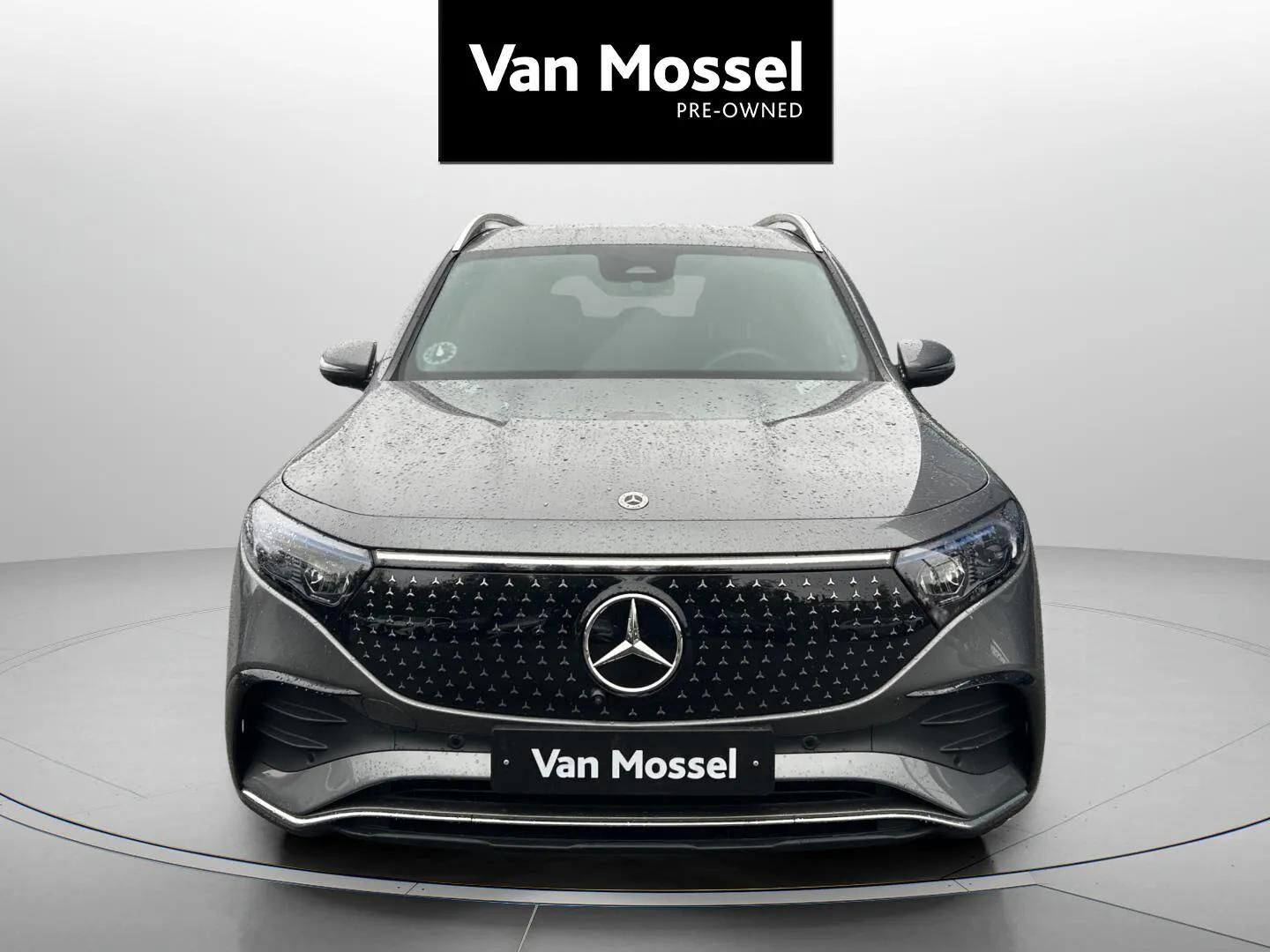 Grå Mercedes EQB250+ fra 2025