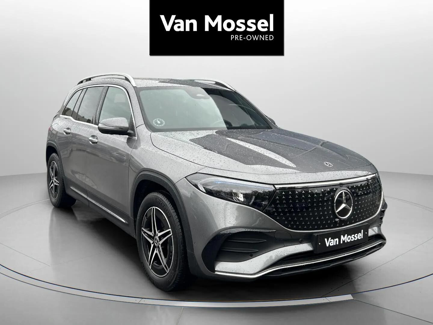 Grå Mercedes EQB250+ fra 2025