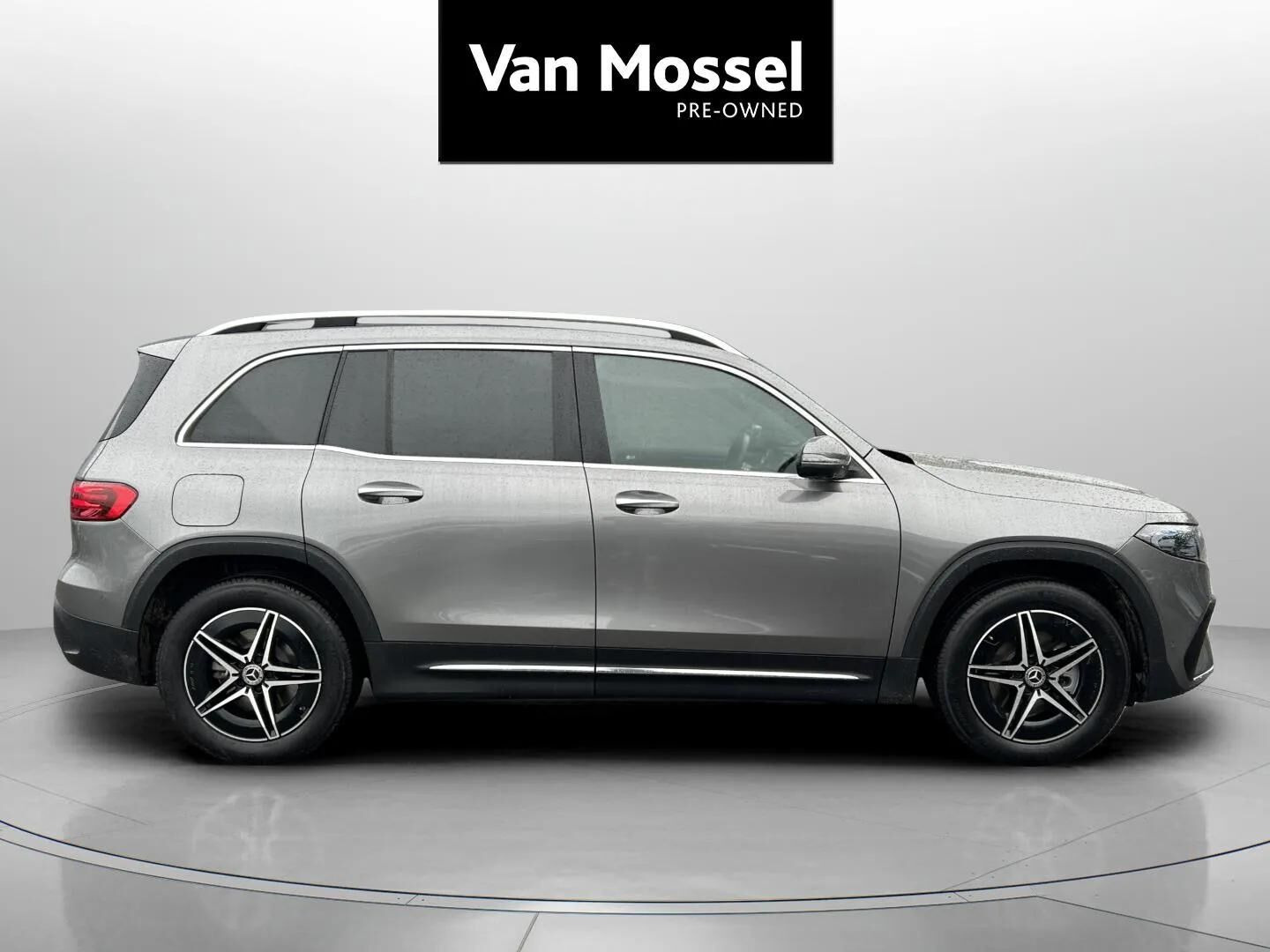 Grå Mercedes EQB250+ fra 2025