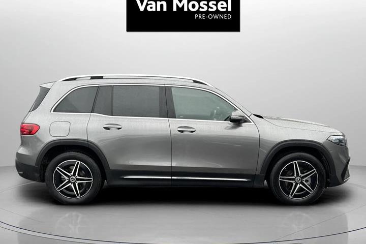 Grå Mercedes EQB250+ fra 2025