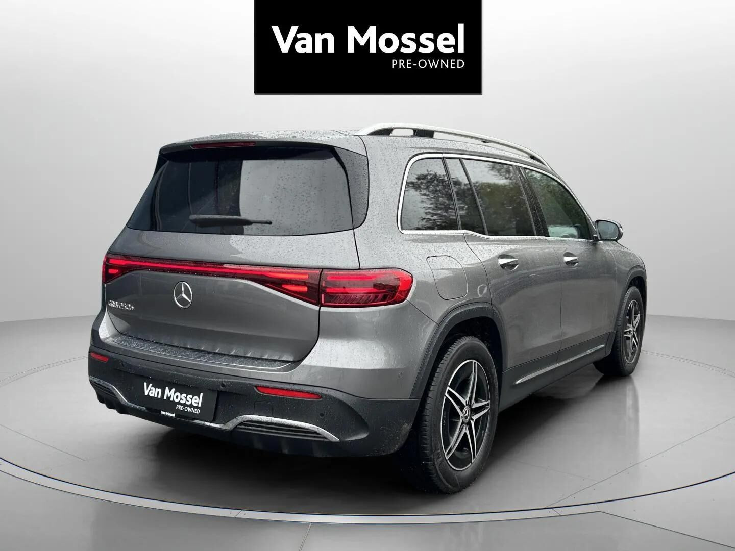 Grå Mercedes EQB250+ fra 2025