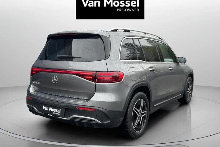 Grå Mercedes EQB250+ fra 2025