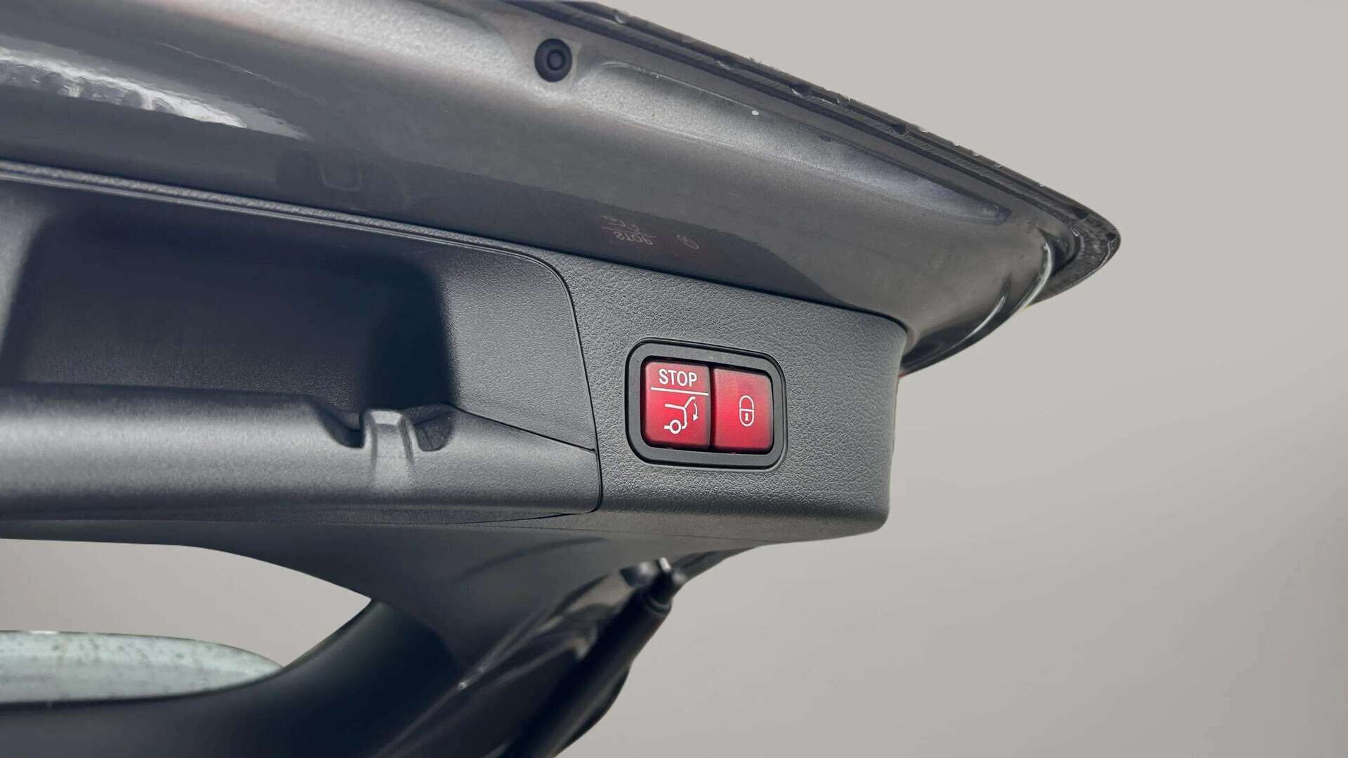 Grå Mercedes EQB250+ fra 2025