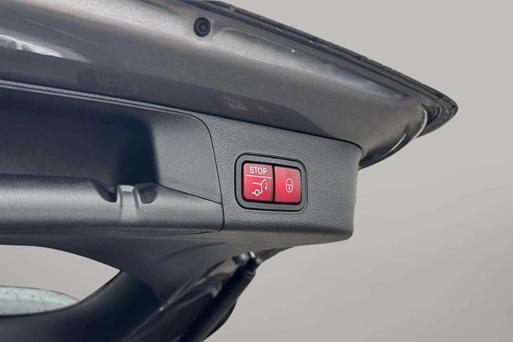 Grå Mercedes EQB250+ fra 2025