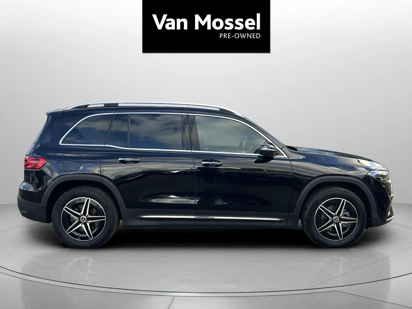 Sort Mercedes EQB250+ fra 2025