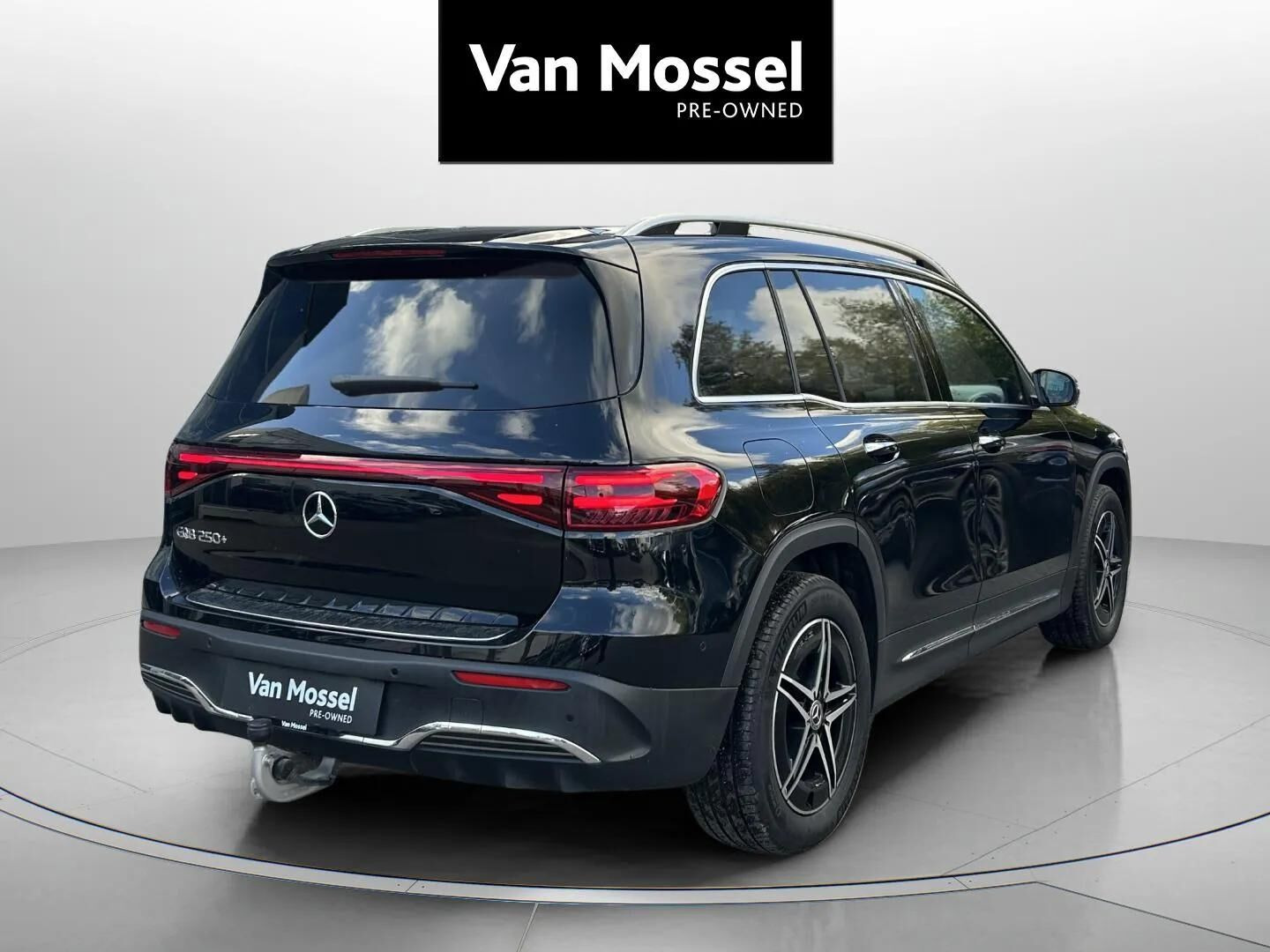 Sort Mercedes EQB250+ fra 2025