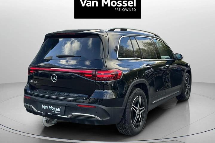 Sort Mercedes EQB250+ fra 2025