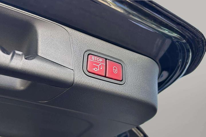 Sort Mercedes EQB250+ fra 2025