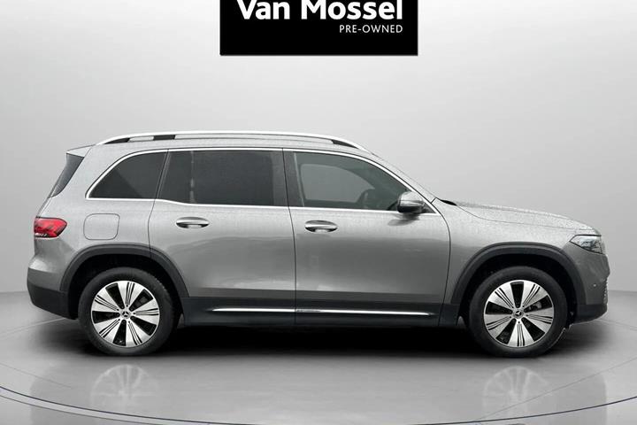 Grå Mercedes EQB250 fra 2023