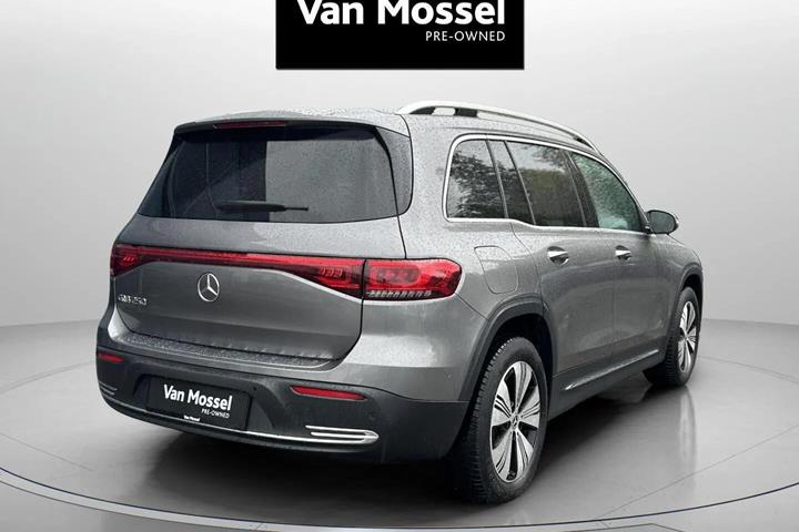 Grå Mercedes EQB250 fra 2023