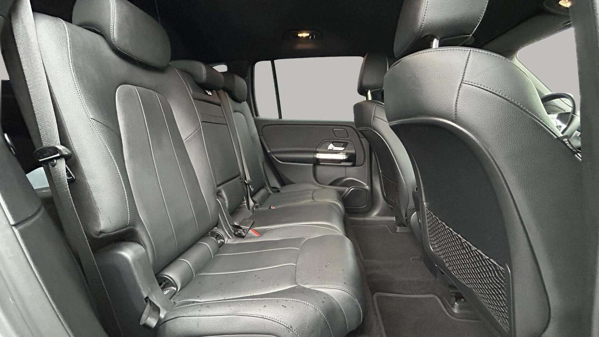 Grå Mercedes EQB250 fra 2023