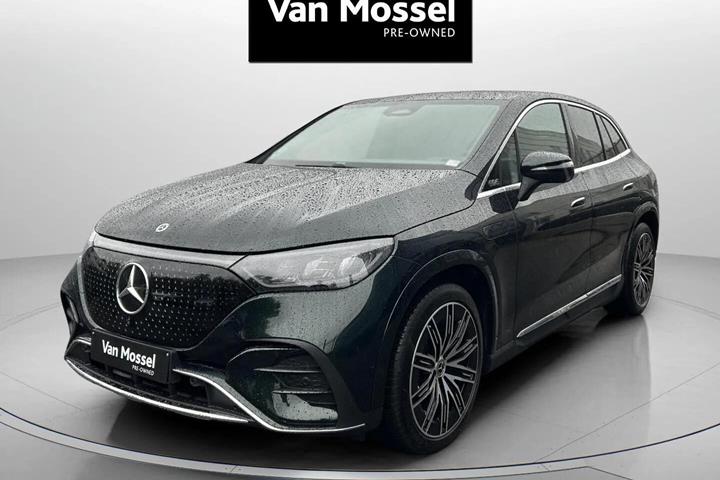 Grøn Mercedes EQE350+ fra 2025