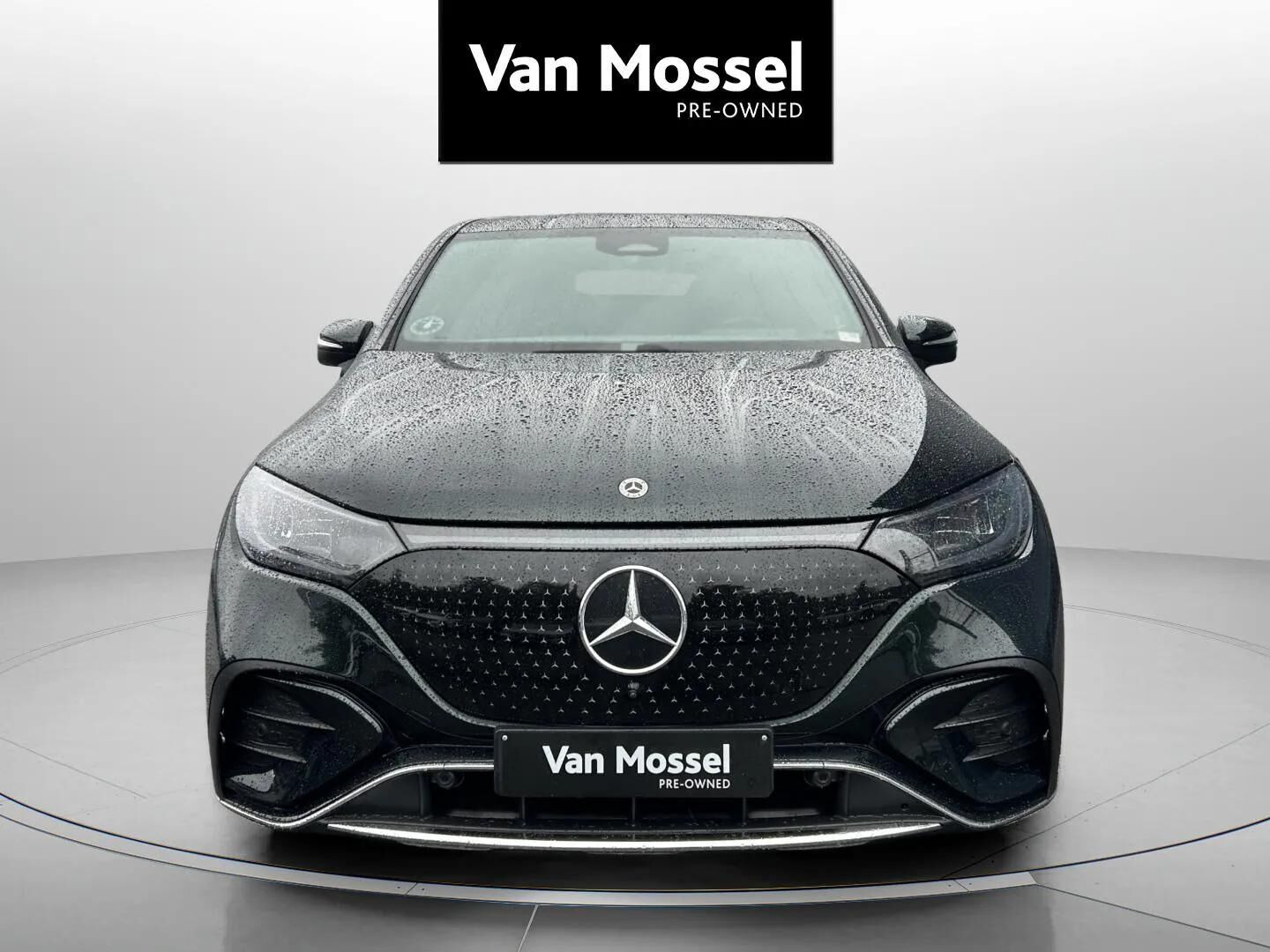 Grøn Mercedes EQE350+ fra 2025