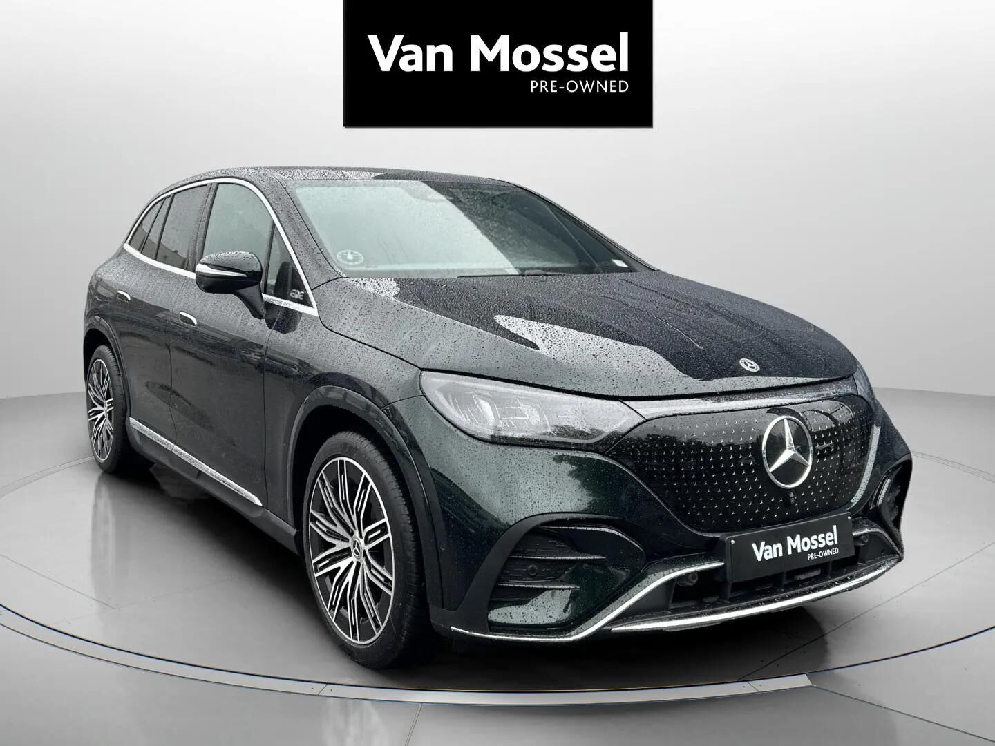 Grøn Mercedes EQE350+ fra 2025