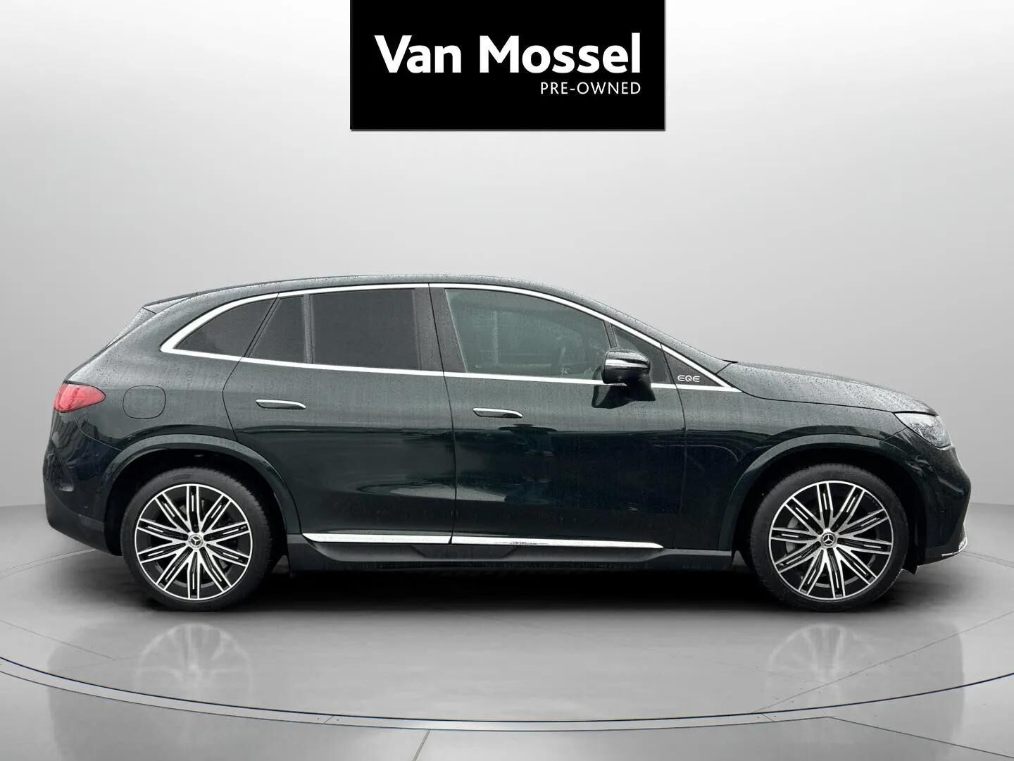 Grøn Mercedes EQE350+ fra 2025