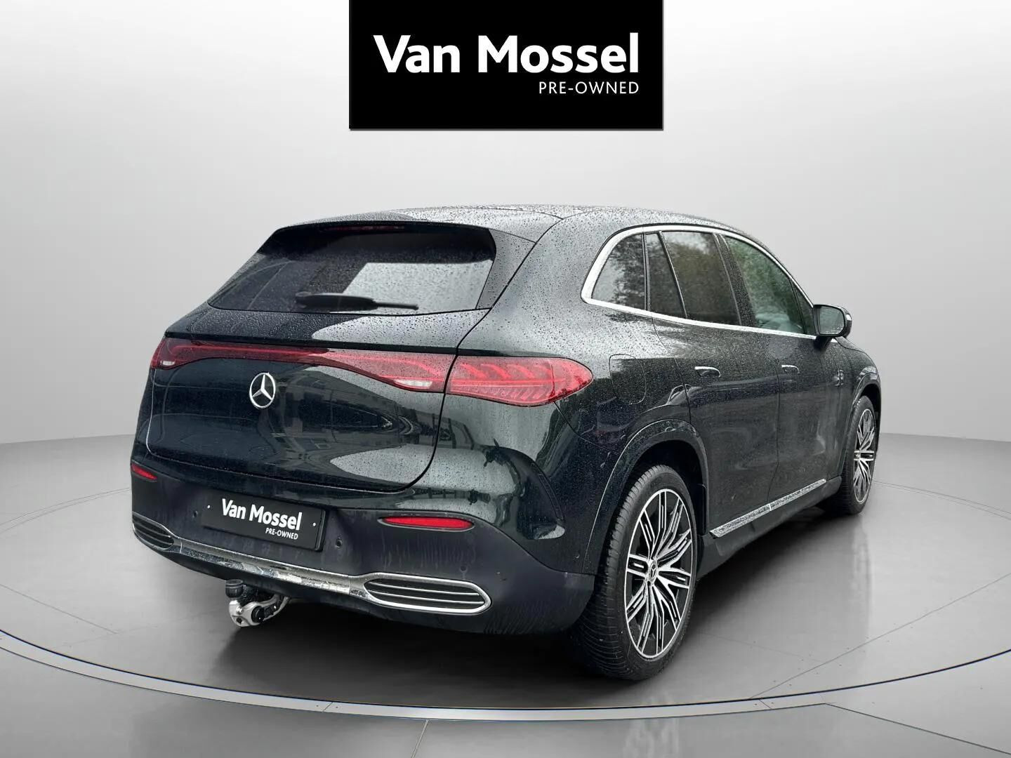 Grøn Mercedes EQE350+ fra 2025