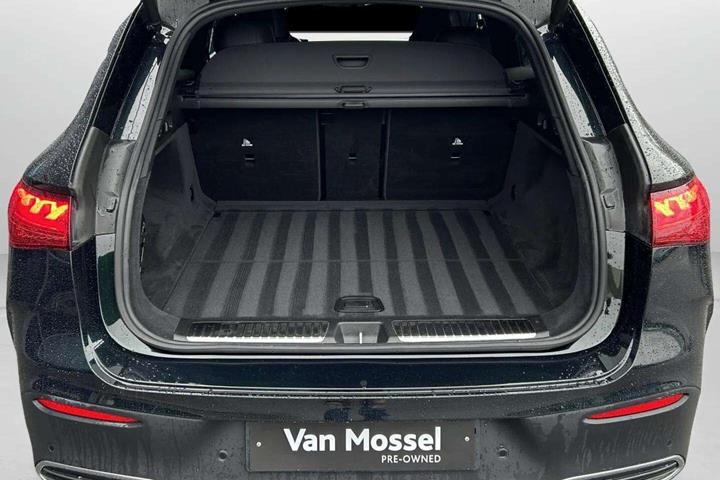 Grøn Mercedes EQE350+ fra 2025