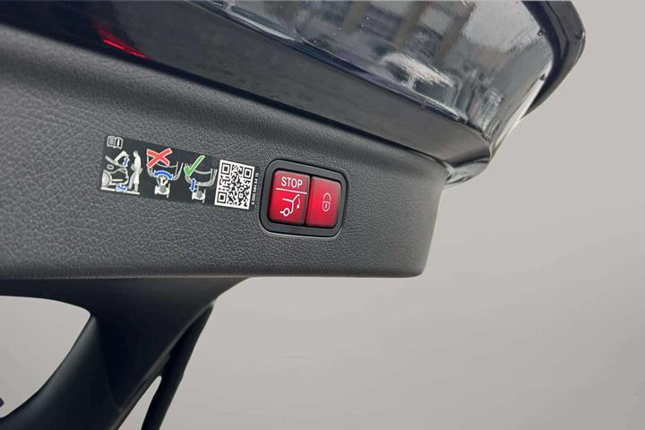 Grøn Mercedes EQE350+ fra 2025
