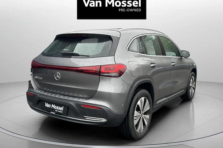 Grå Mercedes EQA250 fra 2022