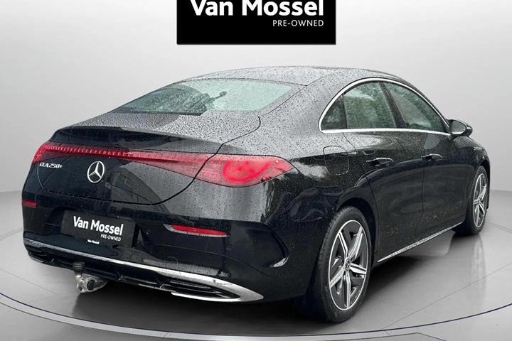 Sort Mercedes CLA250+ fra 2025