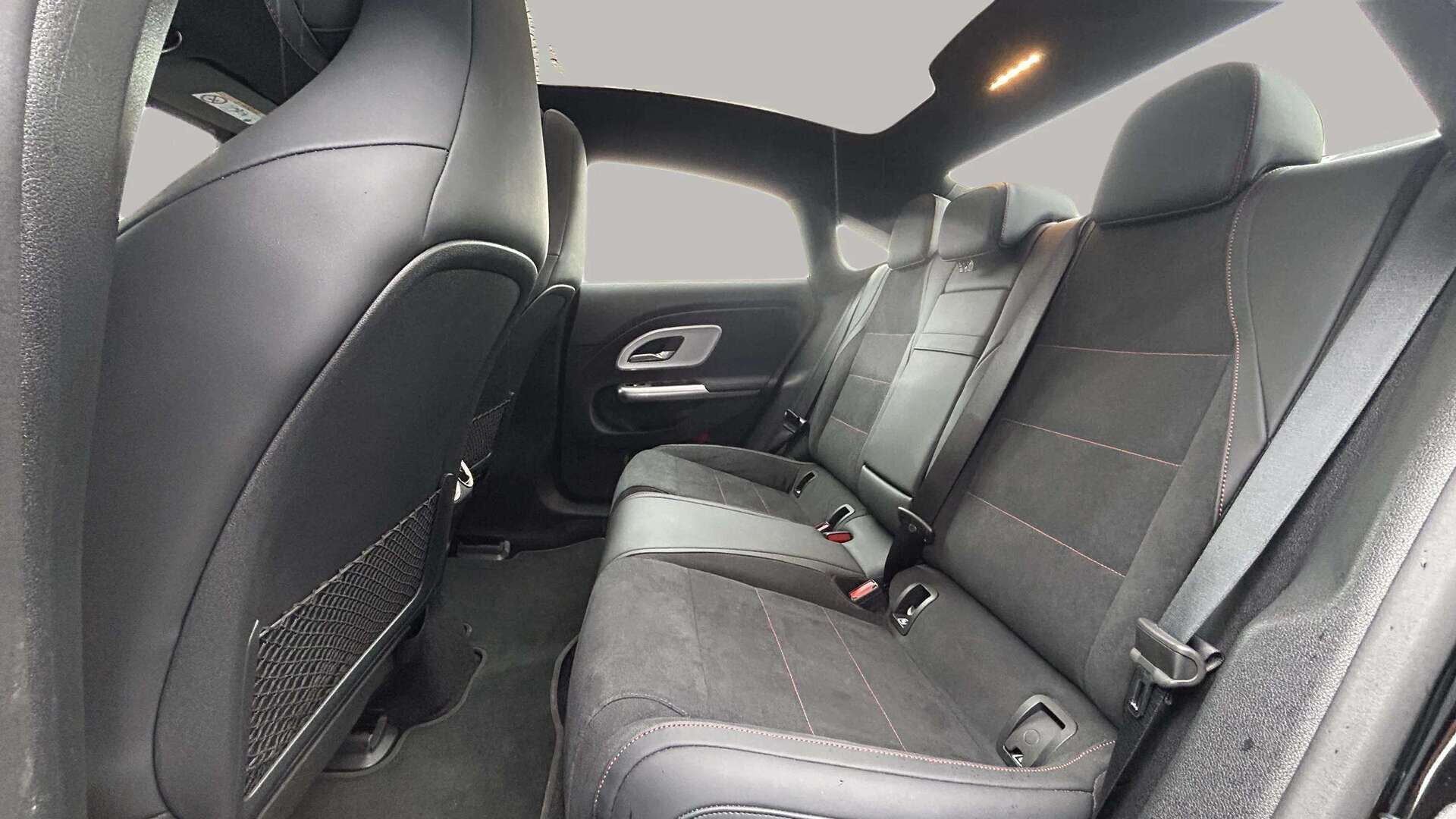 Sort Mercedes CLA250+ fra 2025