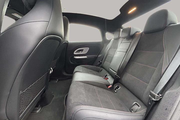 Sort Mercedes CLA250+ fra 2025