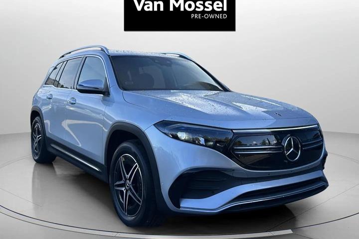 Sølv Mercedes EQB250 fra 2023
