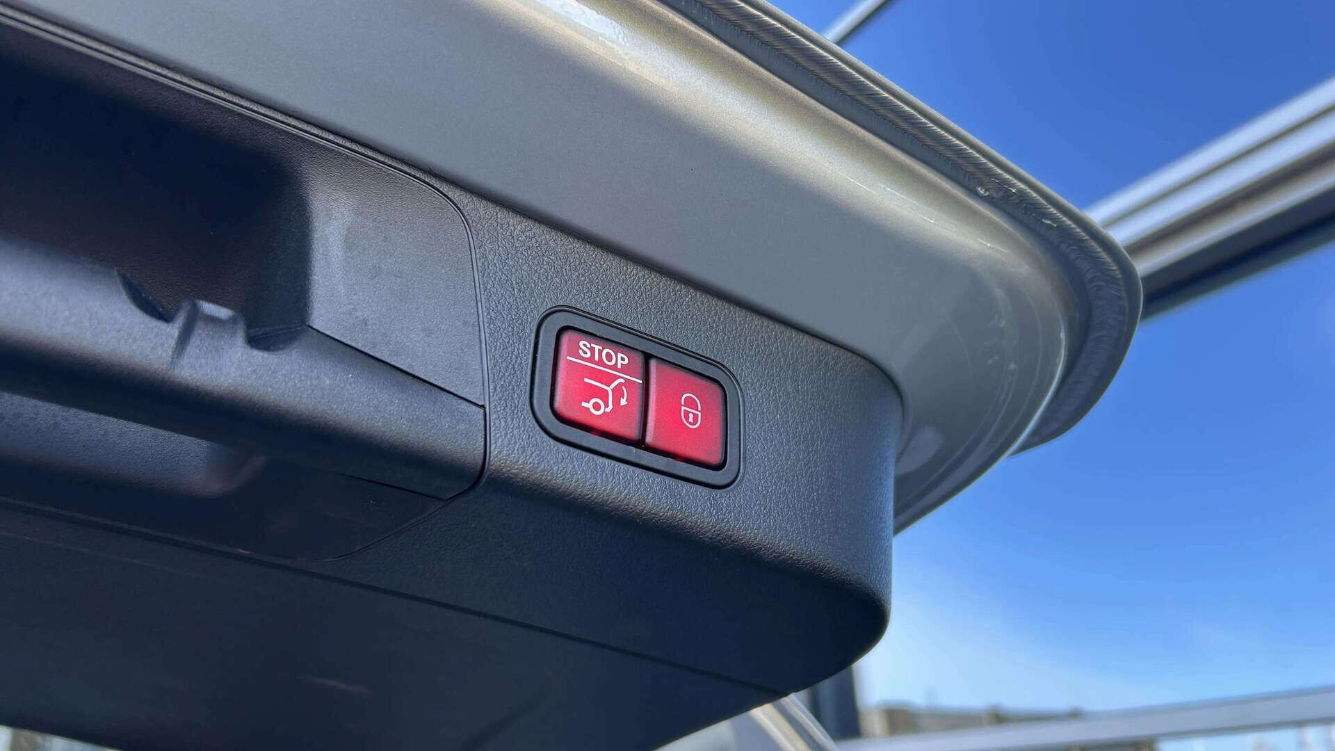 Sølv Mercedes EQB250 fra 2023