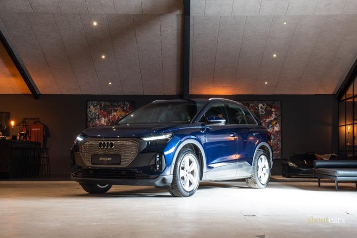 Blå Audi Q4 e-tron fra 2023