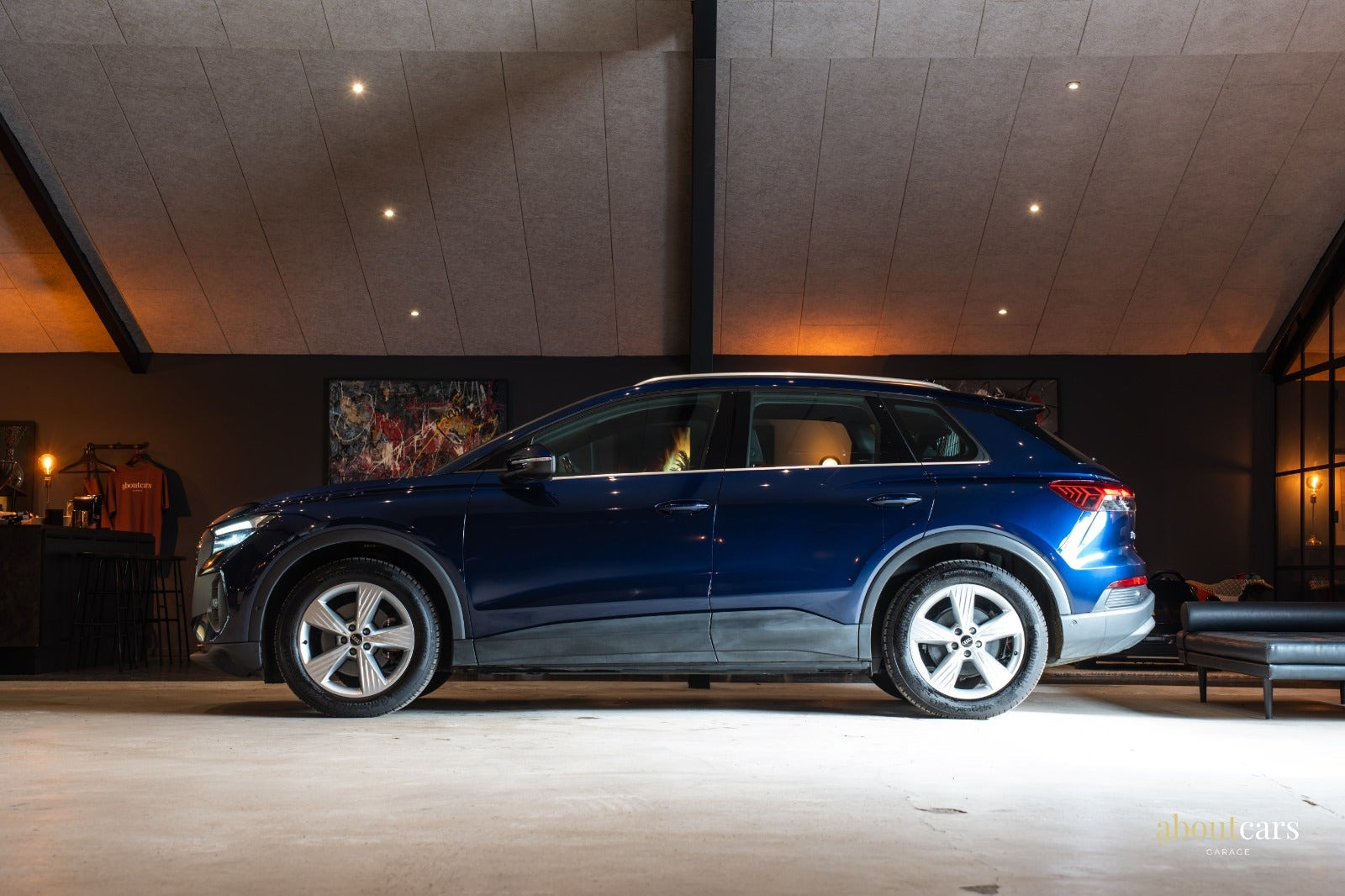 Blå Audi Q4 e-tron fra 2023