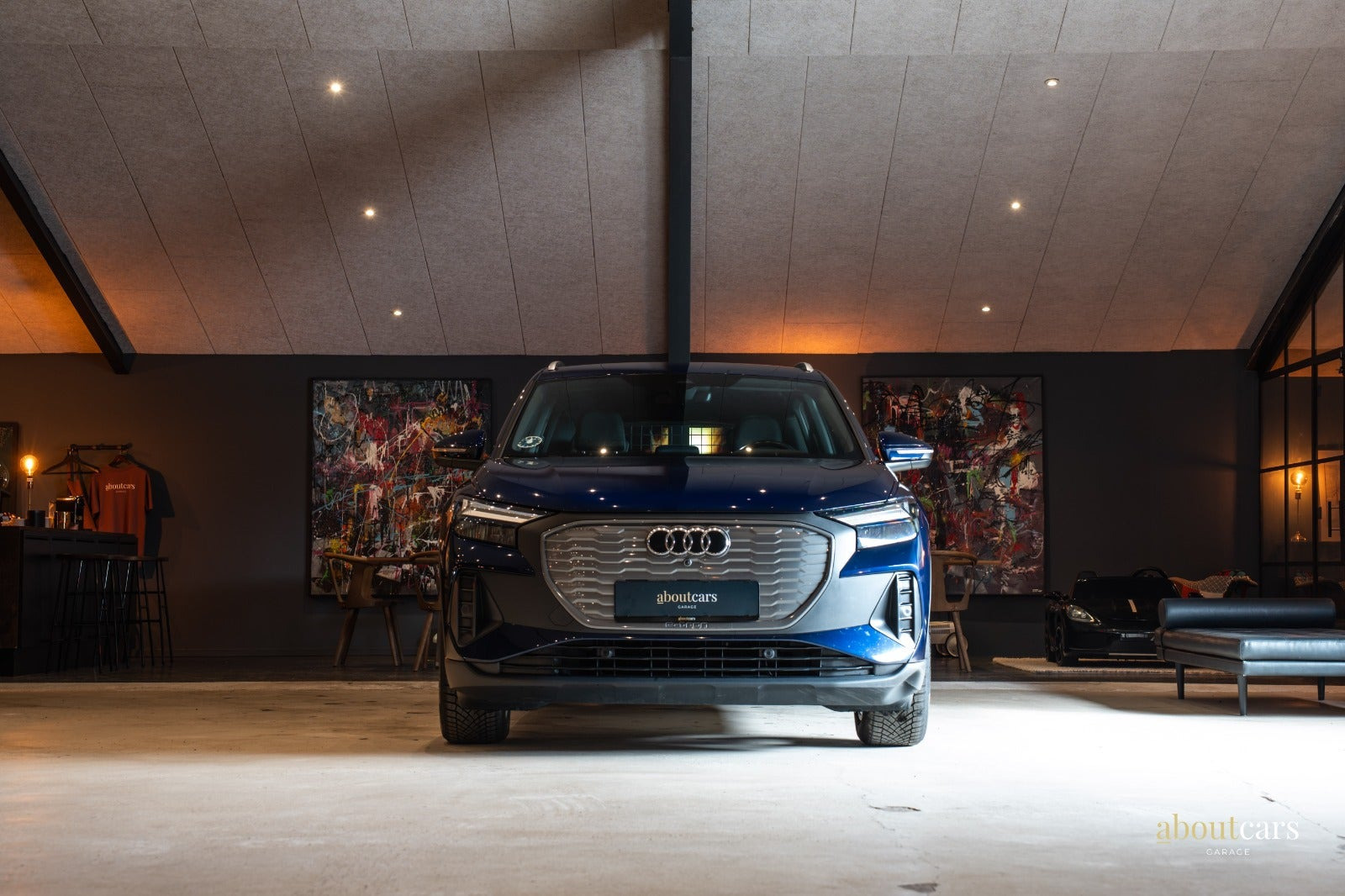 Blå Audi Q4 e-tron fra 2023