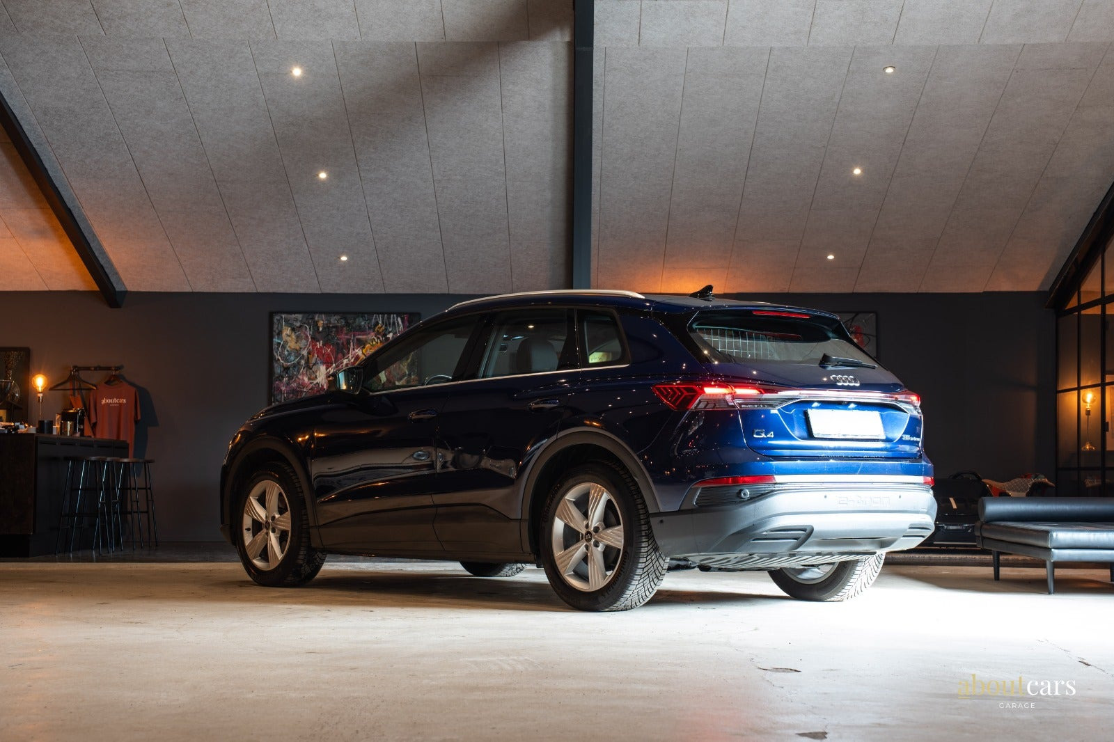 Blå Audi Q4 e-tron fra 2023