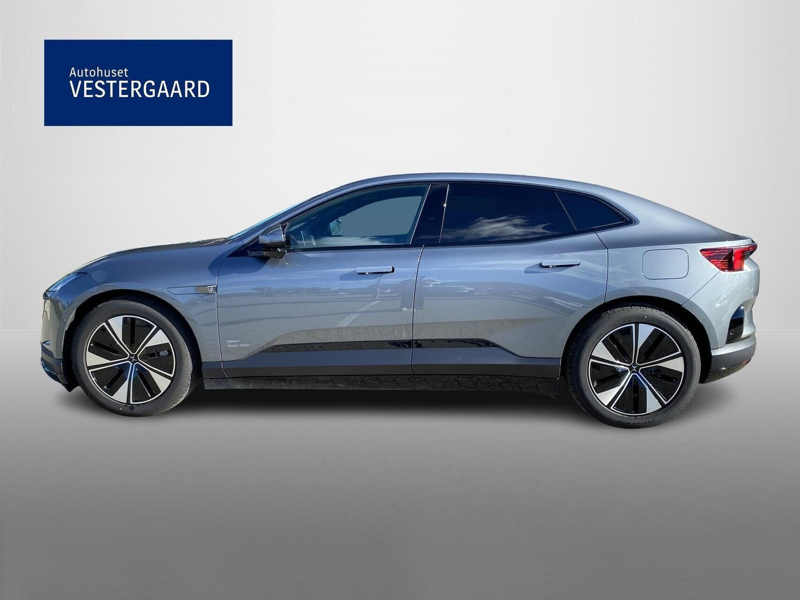 Grå Polestar 4 fra 2026