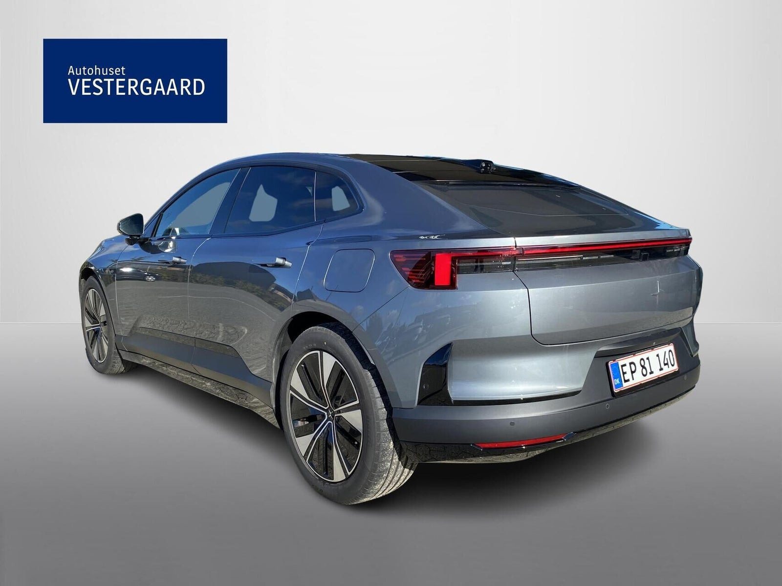 Grå Polestar 4 fra 2026