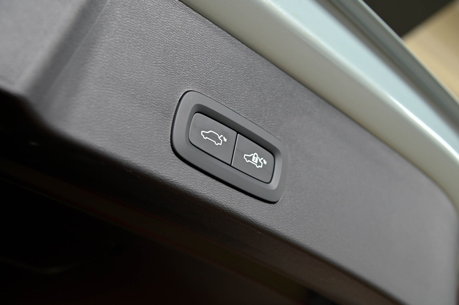 Grå Volvo EX40 fra 2026